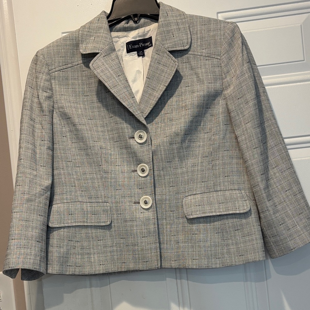 Evan Picone Light Gray Checkered Blazer. Size 12P